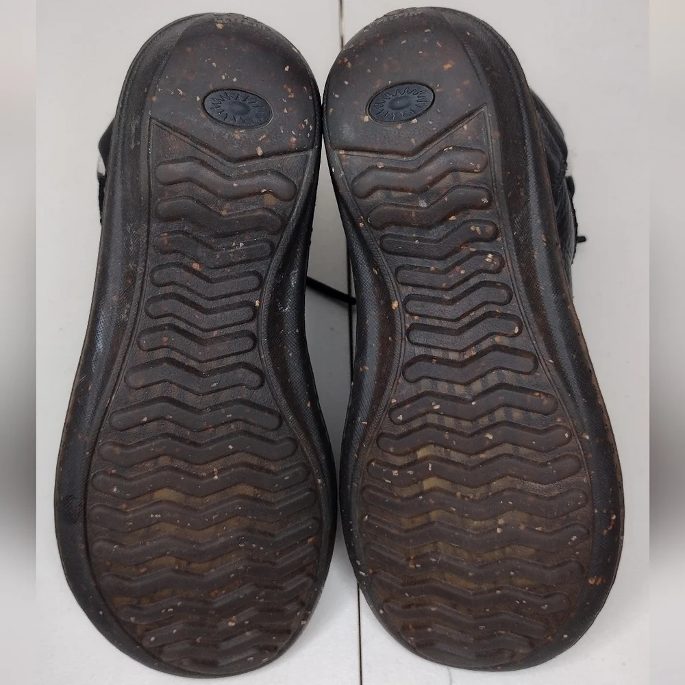 UGG Caspia Black Leather Faux Fur Low Heel Lace Up Winter Boots Sz 7